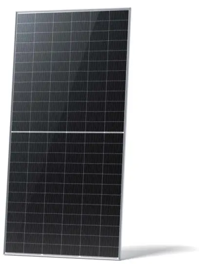 Panel Solar Jinko 590W Tiger Neo Bifacial 144 Células 2 Panel solar bifacial Jinko Tiger Neo 590W en perspectiva