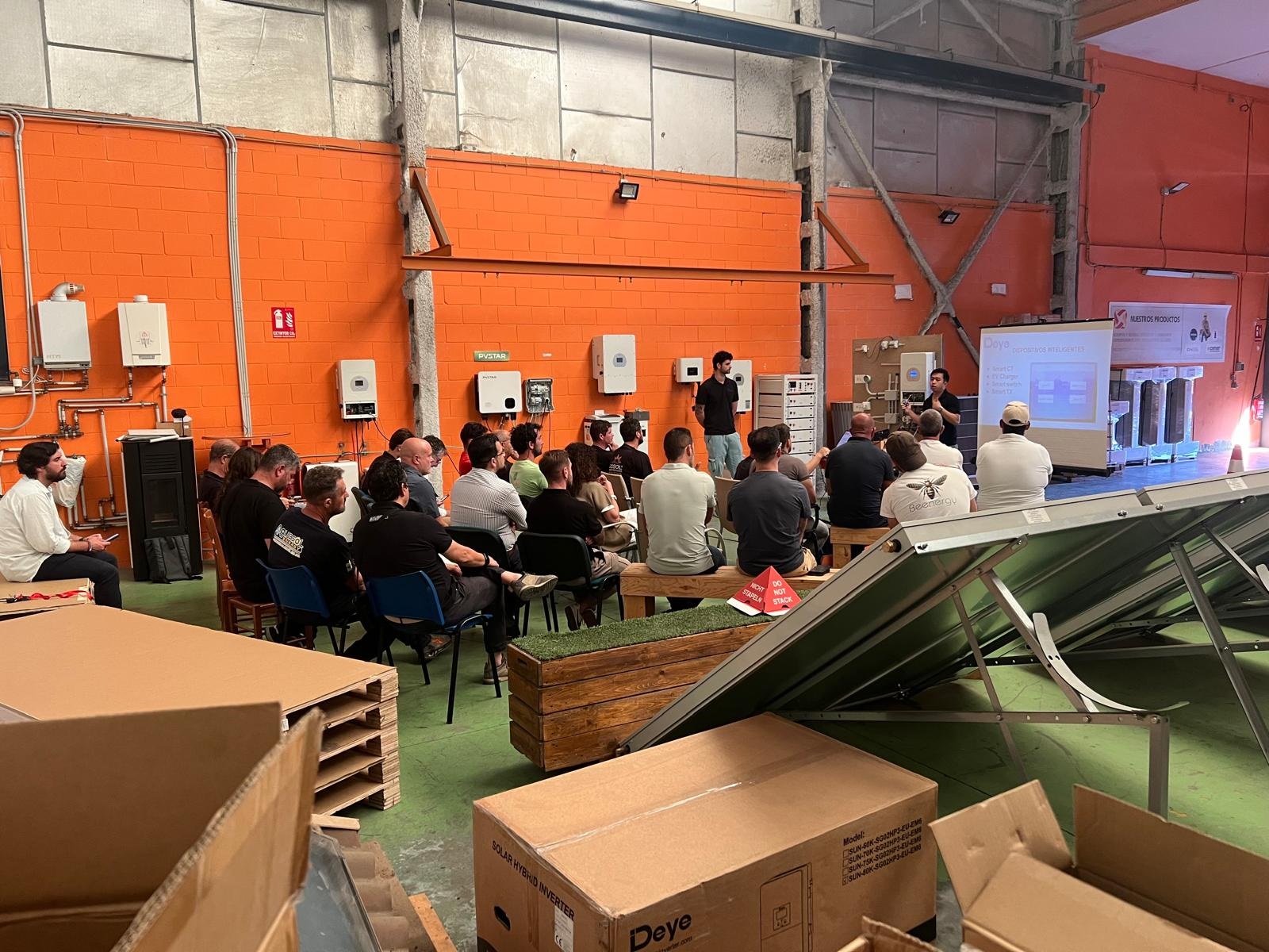 DEYE + WCCSOLAR: Más innovación,Más oportunidades para el instalador 2 Formación DEYE WCCSOLAR para instaladores solares